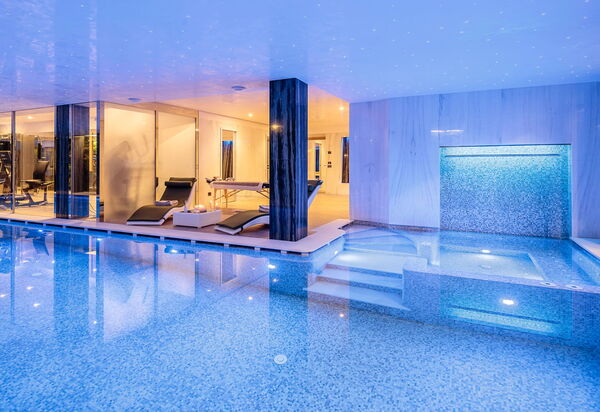 Chalet Smeraldo: Amenities, Balcony / Terrace / Patio, Hot Tub, Pool, Room Detail, Scenic View, Spring, Wellness, Winter
