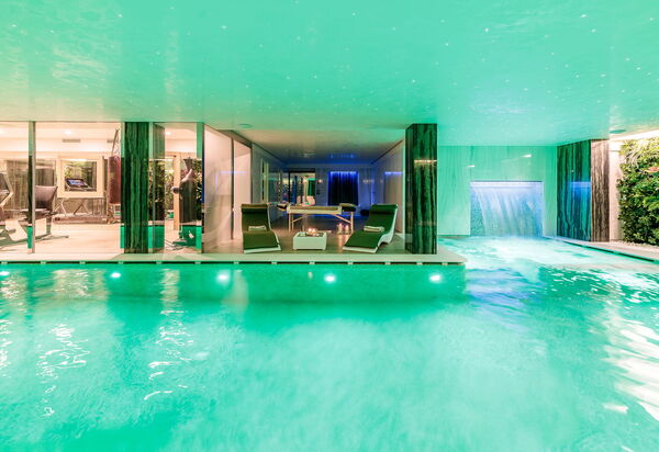 Chalet Smeraldo: Amenities, Balcony / Terrace / Patio, Hot Tub, Pool, Room Detail, Scenic View, Spring, Wellness, Winter