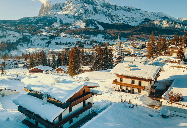 Chalet Smeraldo: Amenities, Balcony / Terrace / Patio, Hot Tub, Pool, Room Detail, Scenic View, Spring, Wellness, Winter