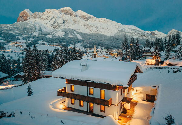 Chalet Smeraldo: Amenities, Balcony / Terrace / Patio, Hot Tub, Pool, Room Detail, Scenic View, Spring, Wellness, Winter