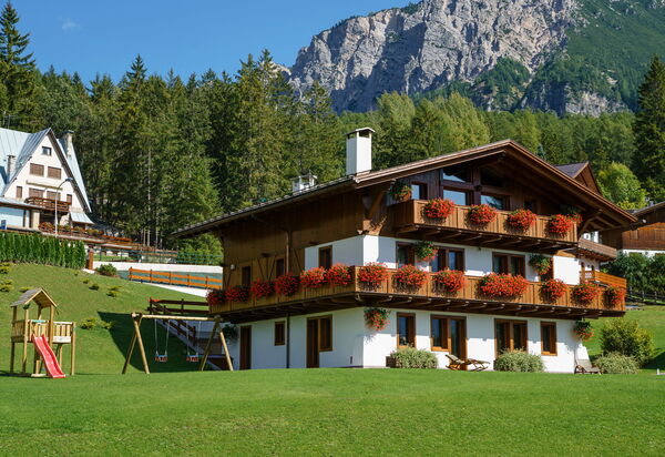 Chalet Smeraldo: Amenities, Balcony / Terrace / Patio, Hot Tub, Pool, Room Detail, Scenic View, Spring, Wellness, Winter