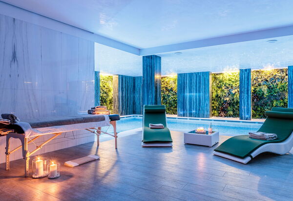 Chalet Smeraldo: Amenities, Balcony / Terrace / Patio, Hot Tub, Pool, Room Detail, Scenic View, Spring, Wellness, Winter