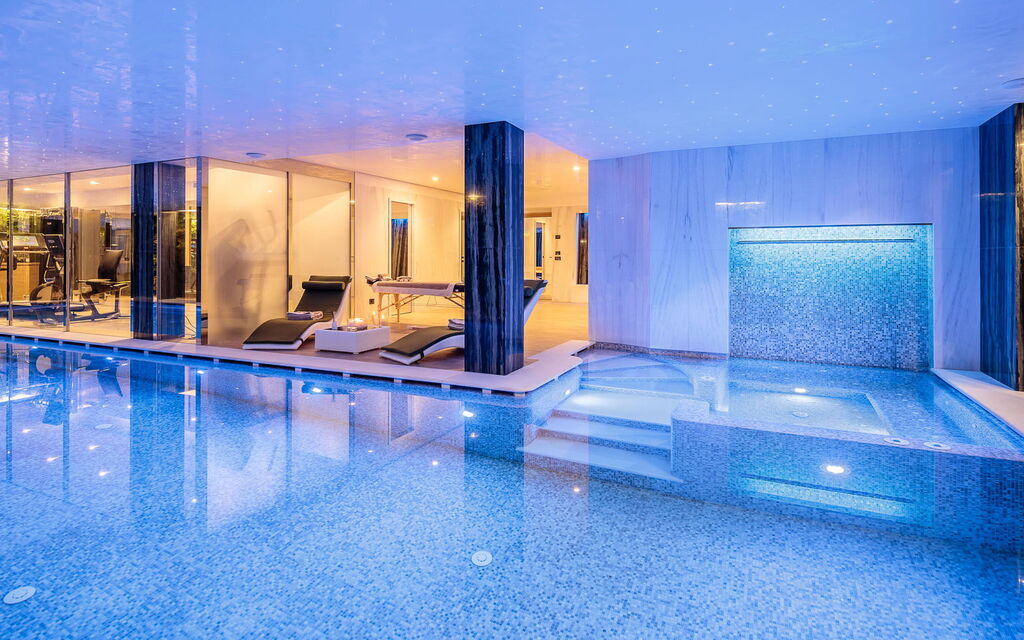Chalet Smeraldo: Balcone / Terrazza / Patio, Benessere, Caratteristiche, Dettagli della stanza, Idromassaggio, Inverno, Piscina, Primavera, Vista Panoramica
