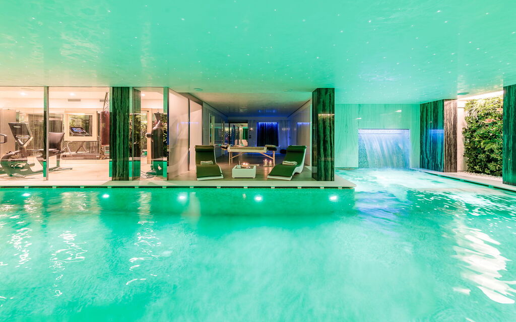 Chalet Smeraldo: Balcone / Terrazza / Patio, Benessere, Caratteristiche, Dettagli della stanza, Idromassaggio, Inverno, Piscina, Primavera, Vista Panoramica