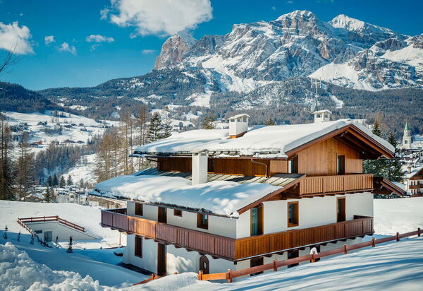 Chalet Parisi: Activities, Amenities, Balcony / Terrace / Patio, Building Exterior, Hot Tub, Main Entrance, Room Detail, Scenic View, Spring, Winter