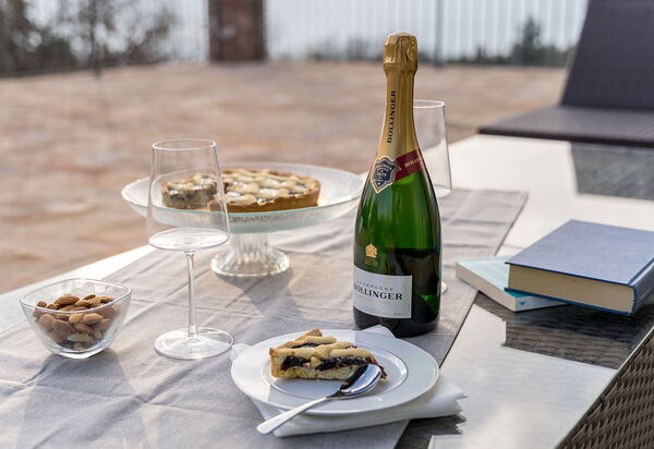 Villa Perfetta: all'aperto, Attività, Balcone / Terrazza / Patio, Caratteristiche, Cibo, Estate, Idromassaggio, Persone, Piscina, Primavera