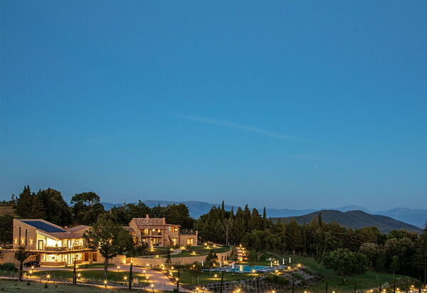 Villa Perfetta: all'aperto, Attività, Balcone / Terrazza / Patio, Caratteristiche, Cibo, Estate, Idromassaggio, Persone, Piscina, Primavera