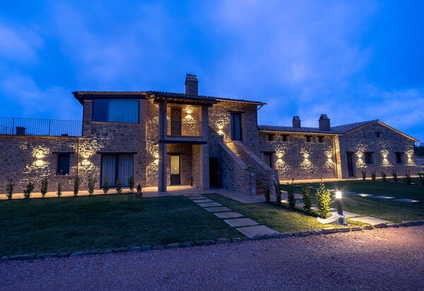 Villa Perfetta: all'aperto, Attività, Balcone / Terrazza / Patio, Caratteristiche, Cibo, Estate, Idromassaggio, Persone, Piscina, Primavera