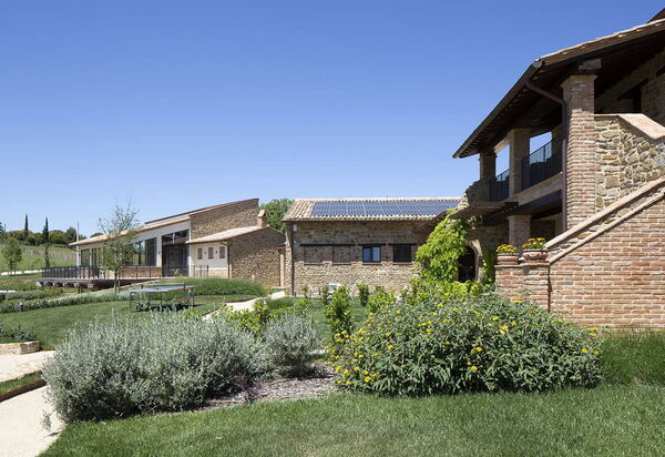 Villa Perfetta: all'aperto, Attività, Balcone / Terrazza / Patio, Caratteristiche, Cibo, Estate, Idromassaggio, Persone, Piscina, Primavera