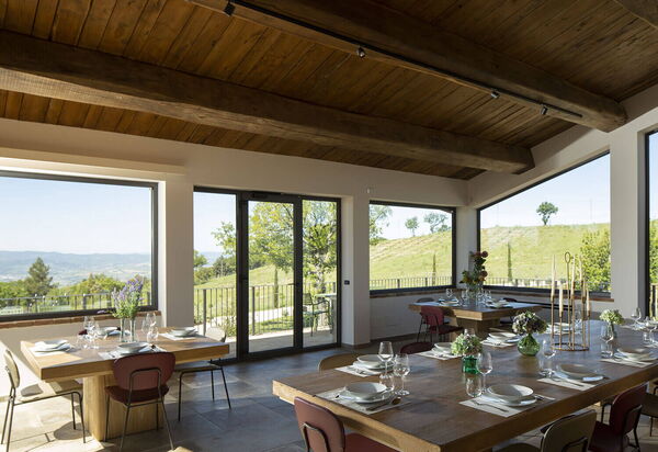 Villa Perfetta: all'aperto, Attività, Balcone / Terrazza / Patio, Caratteristiche, Cibo, Estate, Idromassaggio, Persone, Piscina, Primavera