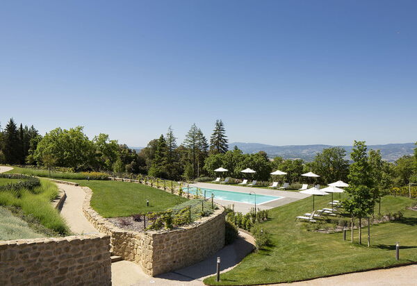 Villa Perfetta: all'aperto, Attività, Balcone / Terrazza / Patio, Caratteristiche, Cibo, Estate, Idromassaggio, Persone, Piscina, Primavera