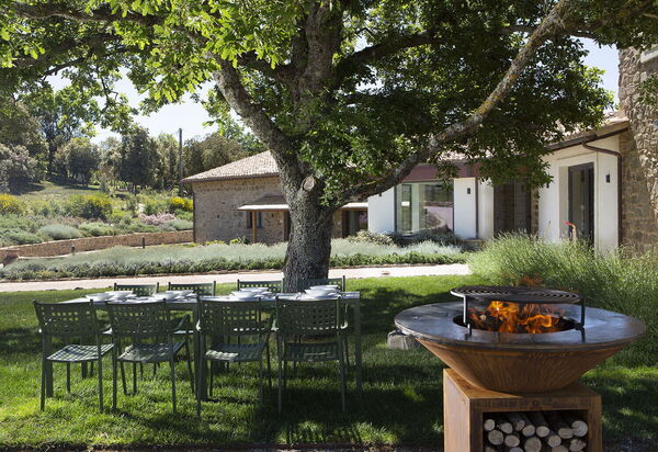 Villa Perfetta: all'aperto, Attività, Balcone / Terrazza / Patio, Caratteristiche, Cibo, Estate, Idromassaggio, Persone, Piscina, Primavera