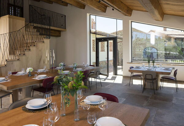 Villa Perfetta: all'aperto, Attività, Balcone / Terrazza / Patio, Caratteristiche, Cibo, Estate, Idromassaggio, Persone, Piscina, Primavera