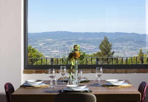 Villa Perfetta: all'aperto, Attività, Balcone / Terrazza / Patio, Caratteristiche, Cibo, Estate, Idromassaggio, Persone, Piscina, Primavera