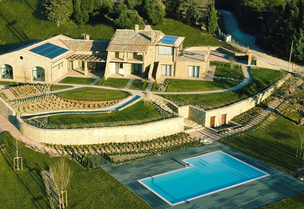 Villa Perfetta: all'aperto, Attività, Balcone / Terrazza / Patio, Caratteristiche, Cibo, Estate, Idromassaggio, Persone, Piscina, Primavera