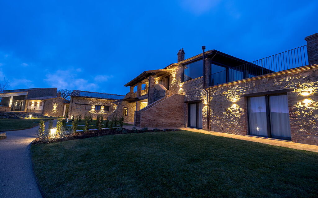 Villa Perfetta: Activities, Amenities, Balcony / Terrace / Patio, Food, Hot Tub, Outdoor, People, Pool, Spring, Summer