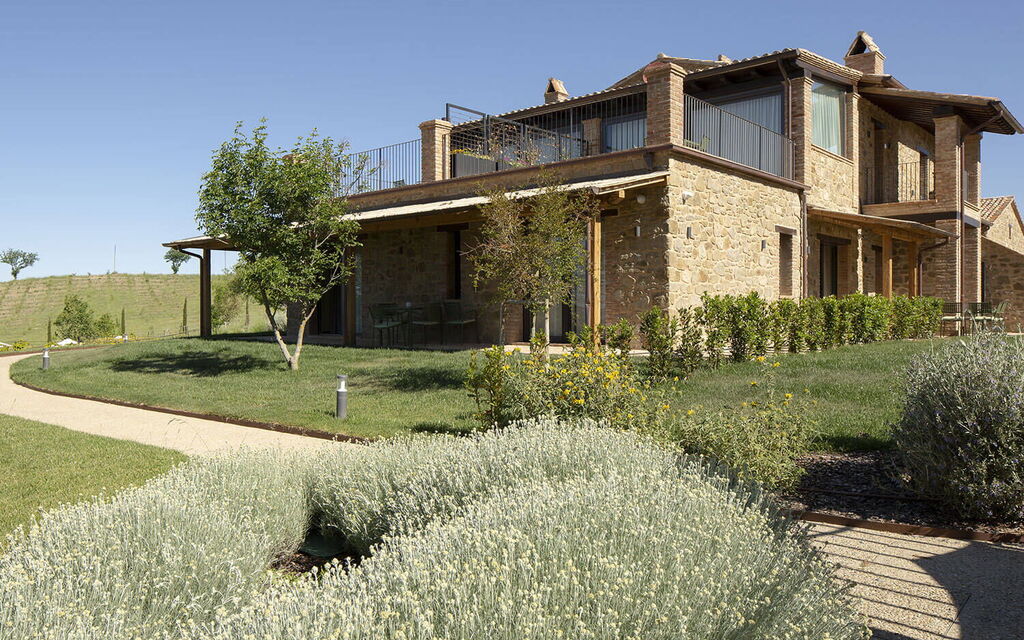 Villa Perfetta: Activities, Amenities, Balcony / Terrace / Patio, Food, Hot Tub, Outdoor, People, Pool, Spring, Summer