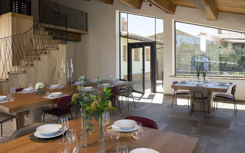 Villa Perfetta: Activities, Amenities, Balcony / Terrace / Patio, Food, Hot Tub, Outdoor, People, Pool, Spring, Summer