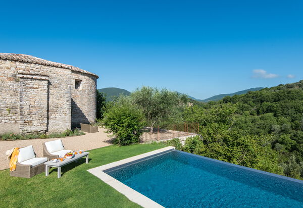 Villa Tognazzi: Attività, Balcone / Terrazza / Patio, Benessere, Caratteristiche, Estate, Giardino, Piscina, Primavera, Servizi, Vista Panoramica