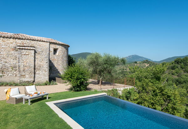 Villa Tognazzi: Attività, Balcone / Terrazza / Patio, Benessere, Caratteristiche, Estate, Giardino, Piscina, Primavera, Servizi, Vista Panoramica