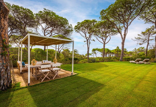 Villa Dei Pini: all'aperto, Balcone / Terrazza / Patio, Estate, Esterni, Giardino, Piscina, Primavera