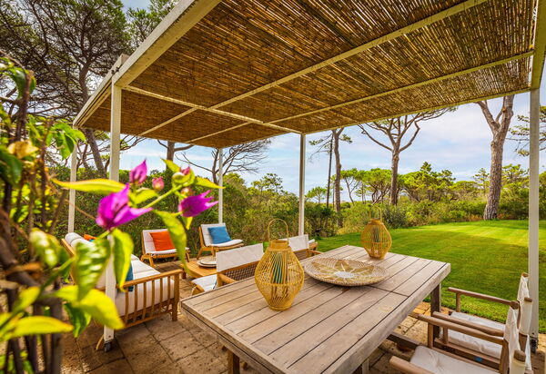 Villa Dei Pini: all'aperto, Balcone / Terrazza / Patio, Estate, Esterni, Giardino, Piscina, Primavera