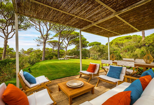 Villa Dei Pini: all'aperto, Balcone / Terrazza / Patio, Estate, Esterni, Giardino, Piscina, Primavera