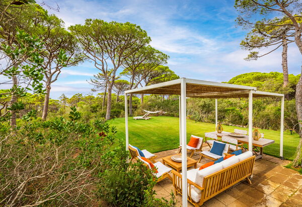 Villa Dei Pini: all'aperto, Balcone / Terrazza / Patio, Estate, Esterni, Giardino, Piscina, Primavera