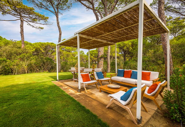 Villa Dei Pini: all'aperto, Balcone / Terrazza / Patio, Estate, Esterni, Giardino, Piscina, Primavera