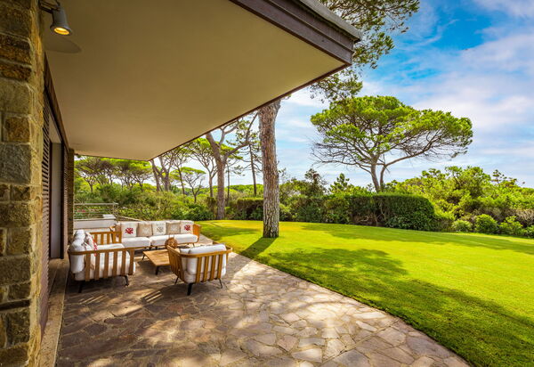 Villa Dei Pini: all'aperto, Balcone / Terrazza / Patio, Estate, Esterni, Giardino, Piscina, Primavera