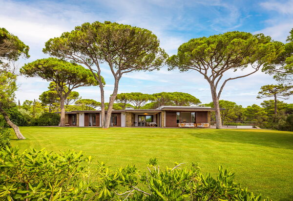 Villa Dei Pini: all'aperto, Balcone / Terrazza / Patio, Estate, Esterni, Giardino, Piscina, Primavera