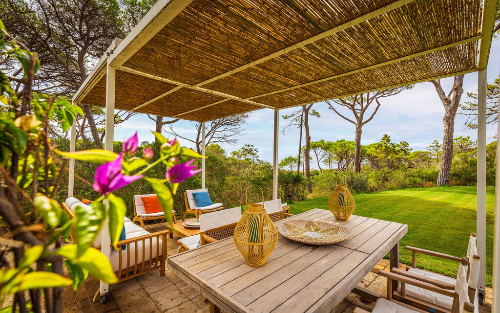 Villa Dei Pini: all'aperto, Balcone / Terrazza / Patio, Estate, Esterni, Giardino, Piscina, Primavera