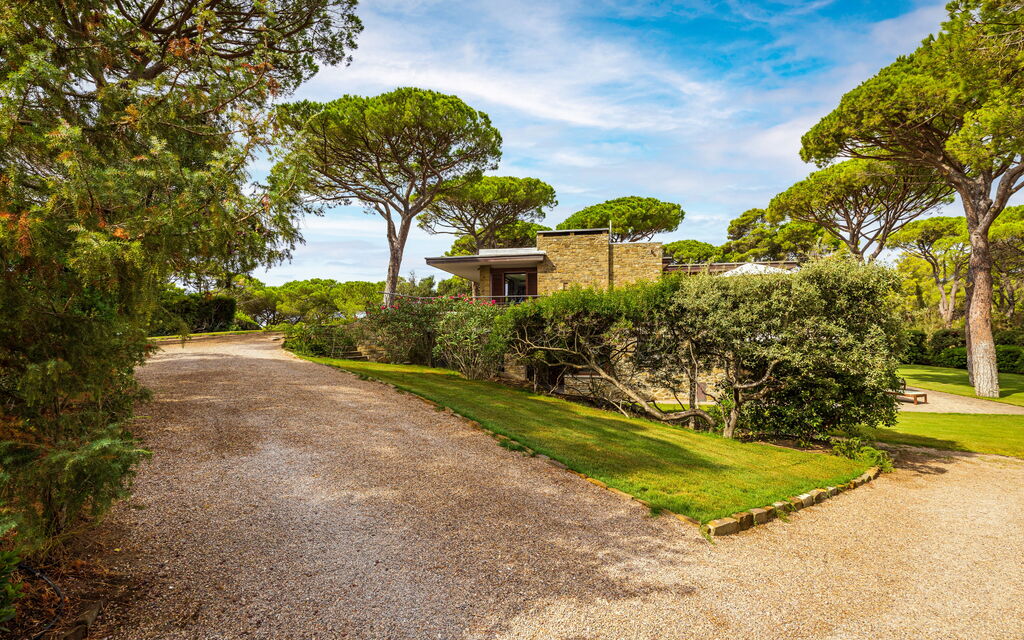Villa Dei Pini: all'aperto, Balcone / Terrazza / Patio, Estate, Esterni, Giardino, Piscina, Primavera