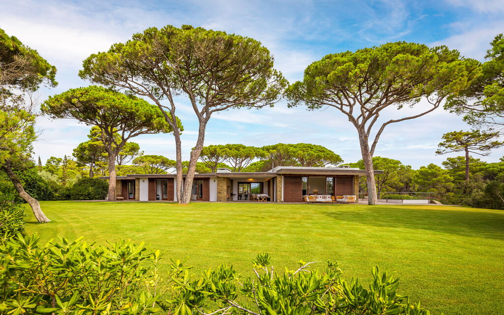 Villa Dei Pini: all'aperto, Balcone / Terrazza / Patio, Estate, Esterni, Giardino, Piscina, Primavera