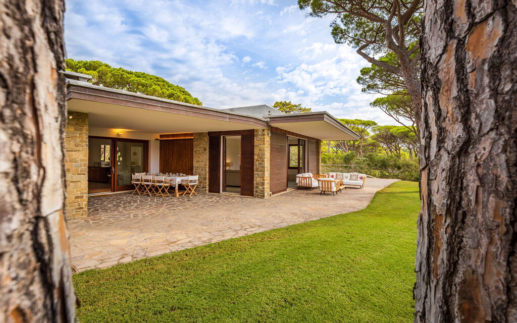 Villa Dei Pini: all'aperto, Balcone / Terrazza / Patio, Estate, Esterni, Giardino, Piscina, Primavera