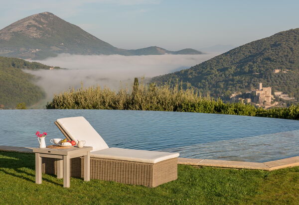 Villa Superba: Attività, Balcone / Terrazza / Patio, Caratteristiche, Estate, Esterni, Giardino, Piscina, Primavera, Servizi