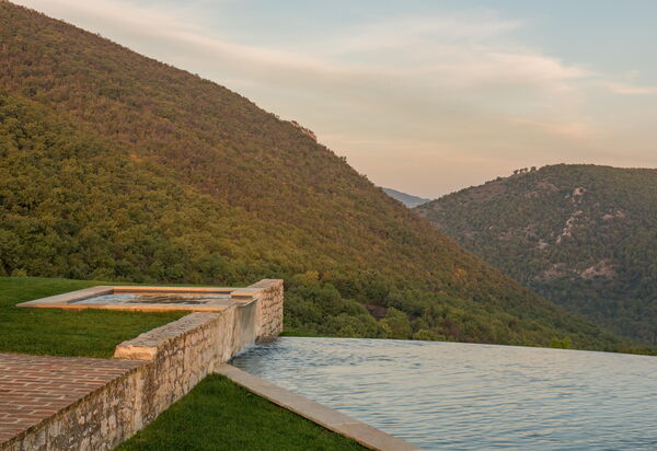 Villa Superba: Attività, Balcone / Terrazza / Patio, Caratteristiche, Estate, Esterni, Giardino, Piscina, Primavera, Servizi