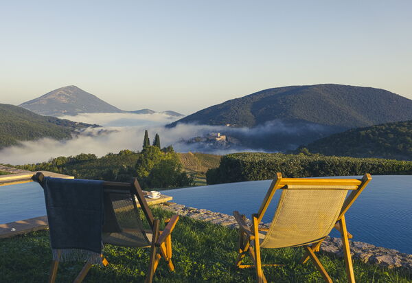Villa Superba: Attività, Balcone / Terrazza / Patio, Caratteristiche, Estate, Esterni, Giardino, Piscina, Primavera, Servizi