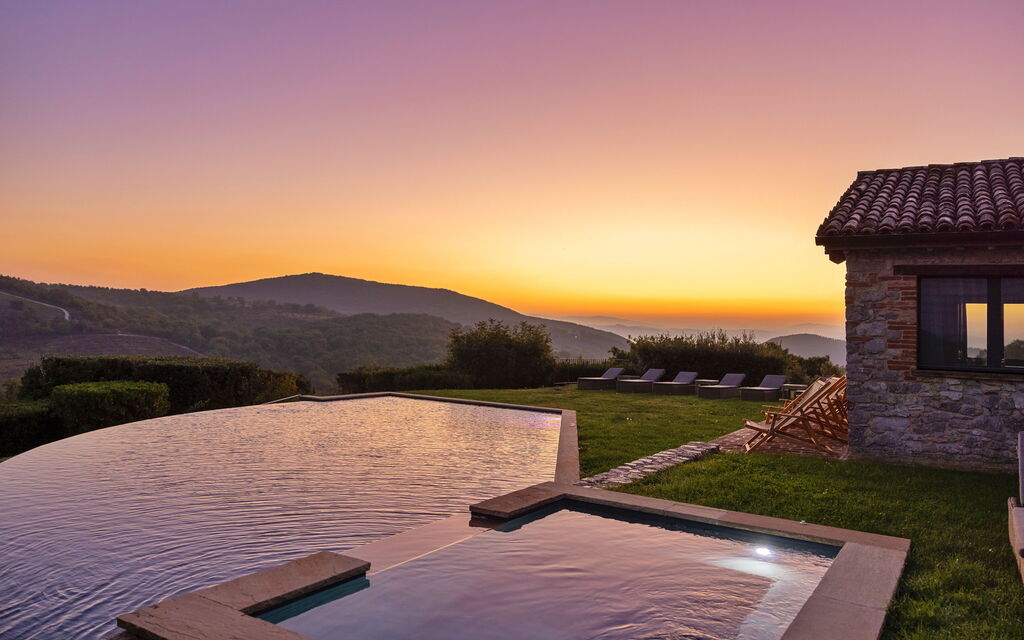 Villa Superba: Attività, Balcone / Terrazza / Patio, Caratteristiche, Estate, Esterni, Giardino, Piscina, Primavera, Servizi