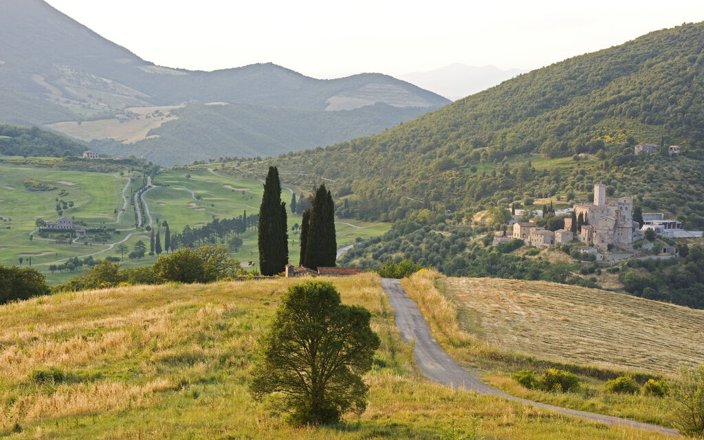 Villa Superba: Attività, Balcone / Terrazza / Patio, Caratteristiche, Estate, Esterni, Giardino, Piscina, Primavera, Servizi