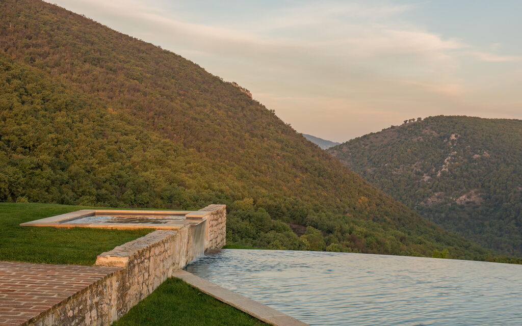 Villa Superba: Attività, Balcone / Terrazza / Patio, Caratteristiche, Estate, Esterni, Giardino, Piscina, Primavera, Servizi