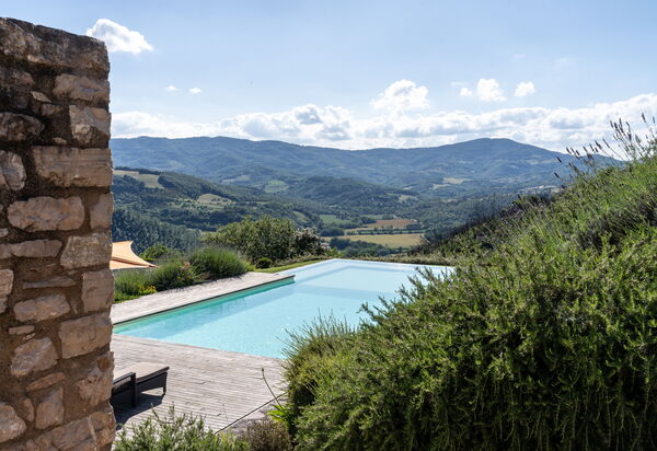 Villa Montini: Attività, Balcone / Terrazza / Patio, Benessere, Caratteristiche, Estate, Esterni, Giardino, Piscina, Primavera, Servizi