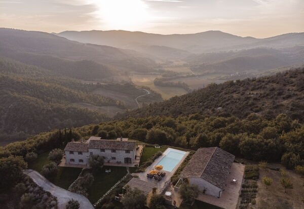 Villa Montini: Attività, Balcone / Terrazza / Patio, Benessere, Caratteristiche, Estate, Esterni, Giardino, Piscina, Primavera, Servizi