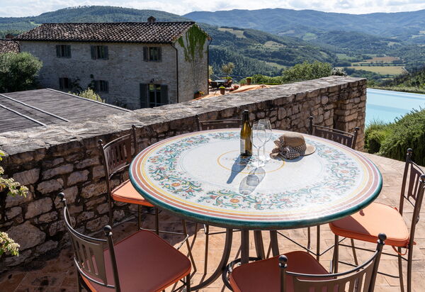 Villa Montini: Attività, Balcone / Terrazza / Patio, Benessere, Caratteristiche, Estate, Esterni, Giardino, Piscina, Primavera, Servizi