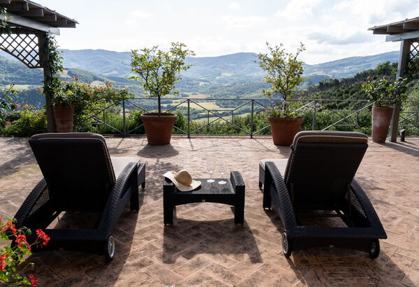 Villa Montini: Attività, Balcone / Terrazza / Patio, Benessere, Caratteristiche, Estate, Esterni, Giardino, Piscina, Primavera, Servizi