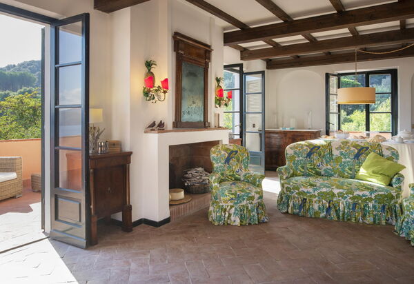 Villa Elvira: Attività, Balcone / Terrazza / Patio, Benessere, Caratteristiche, Entrata Principale, Estate, Esterni, Giardino, Piscina, Primavera