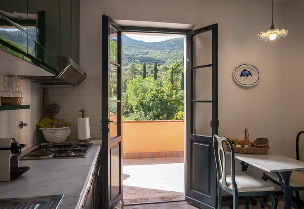 Villa Elvira: Attività, Balcone / Terrazza / Patio, Benessere, Caratteristiche, Entrata Principale, Estate, Esterni, Giardino, Piscina, Primavera