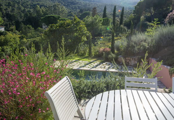 Villa Elvira: Attività, Balcone / Terrazza / Patio, Benessere, Caratteristiche, Entrata Principale, Estate, Esterni, Giardino, Piscina, Primavera