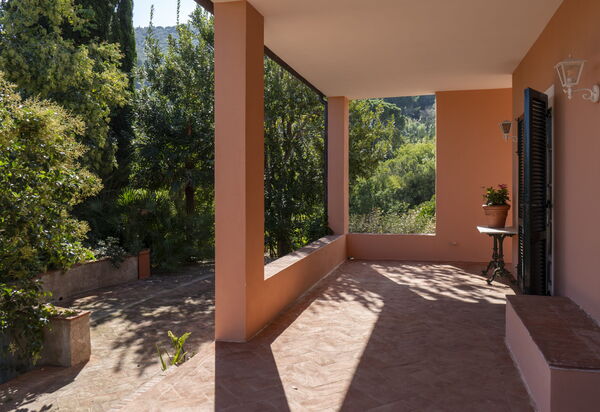 Villa Elvira: Attività, Balcone / Terrazza / Patio, Benessere, Caratteristiche, Entrata Principale, Estate, Esterni, Giardino, Piscina, Primavera