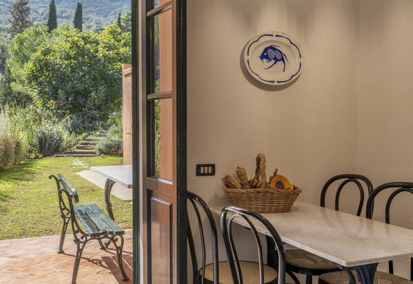 Villa Elvira: Attività, Balcone / Terrazza / Patio, Benessere, Caratteristiche, Entrata Principale, Estate, Esterni, Giardino, Piscina, Primavera